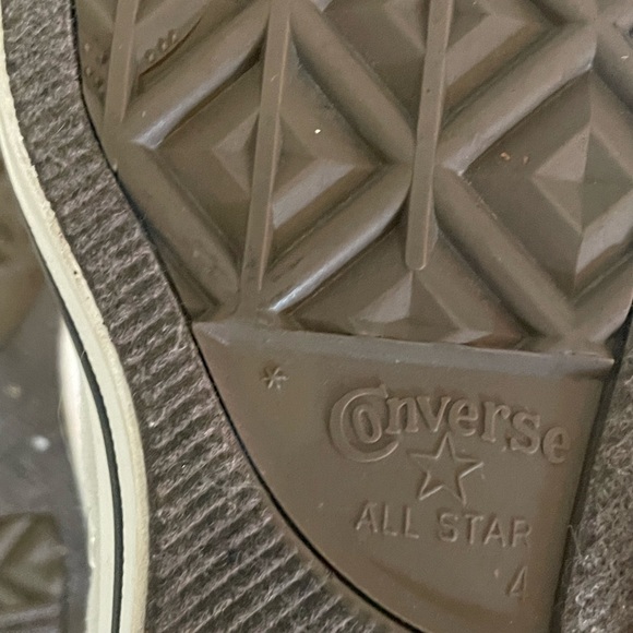 Like New/EUC - Super Cute Converse All Star Size 6 - Picture 6 of 9